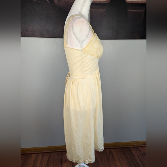 Vintage yellow dress - Picture 5 of 11